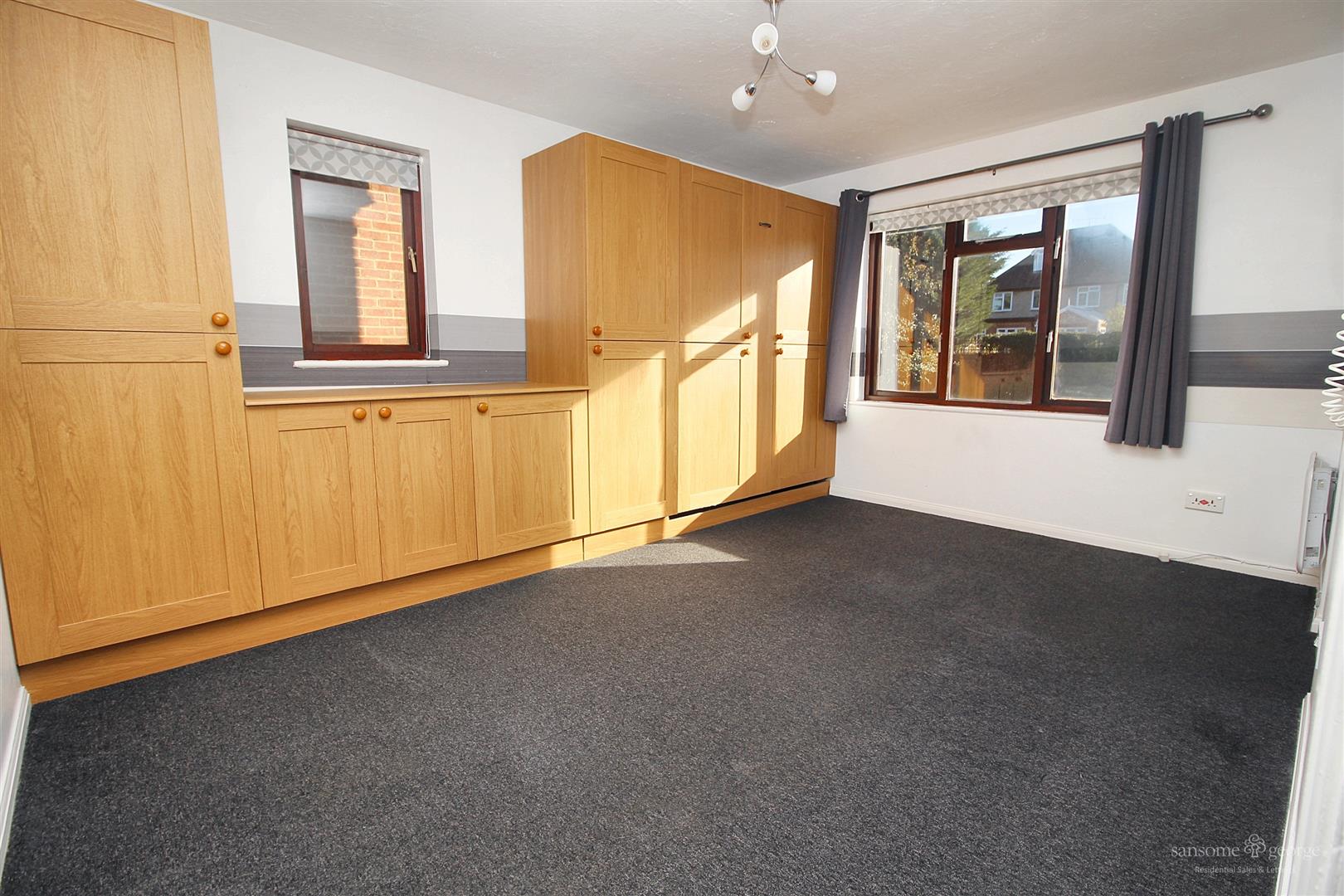 1 bed property in Grovelands Road, Reading